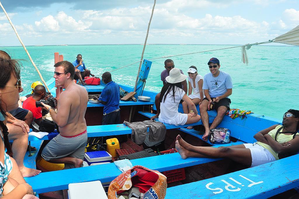 Dolphin Dhow Beach Safaris ビランクロス エクステリア 写真